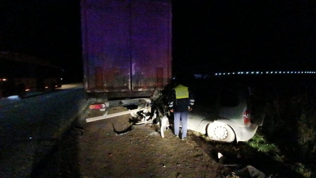 На Полевском тракте водитель «Нивы» врезался в КамАЗ и погиб