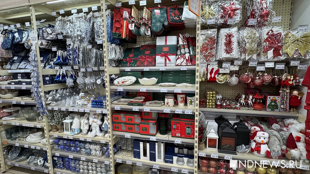 Магазины Екатеринбурга начали готовиться к Новому году
