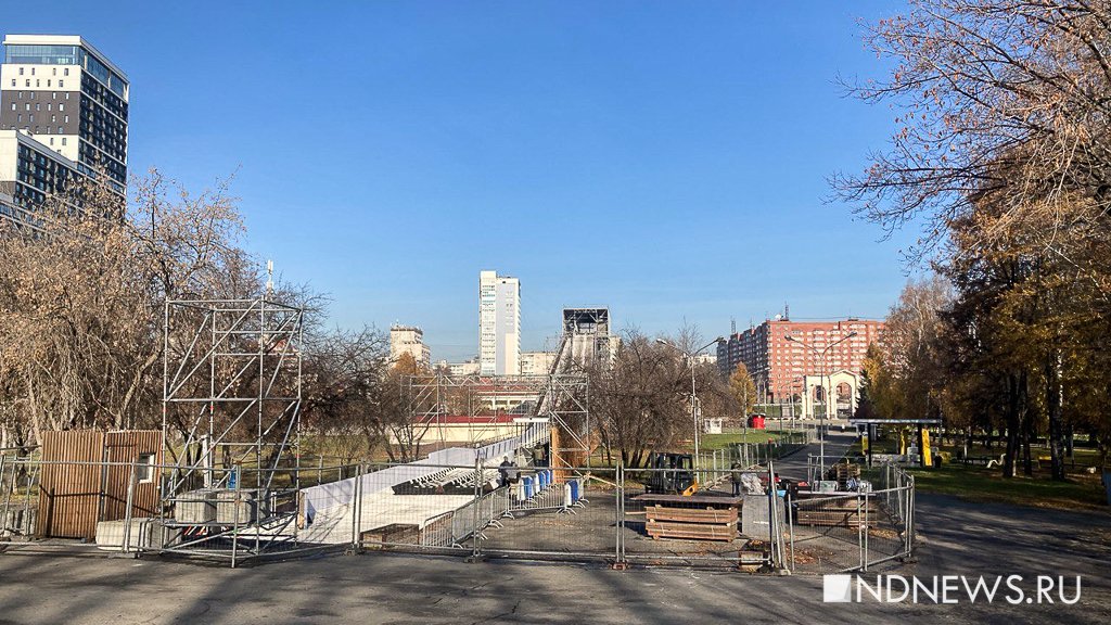 Как монтируют гигантскую горку в ЦПКиО (ФОТО)