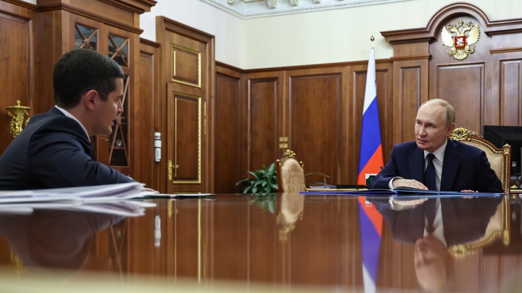 Путин спросил губернатора Артюхова о второй смене в школе и чистой воде