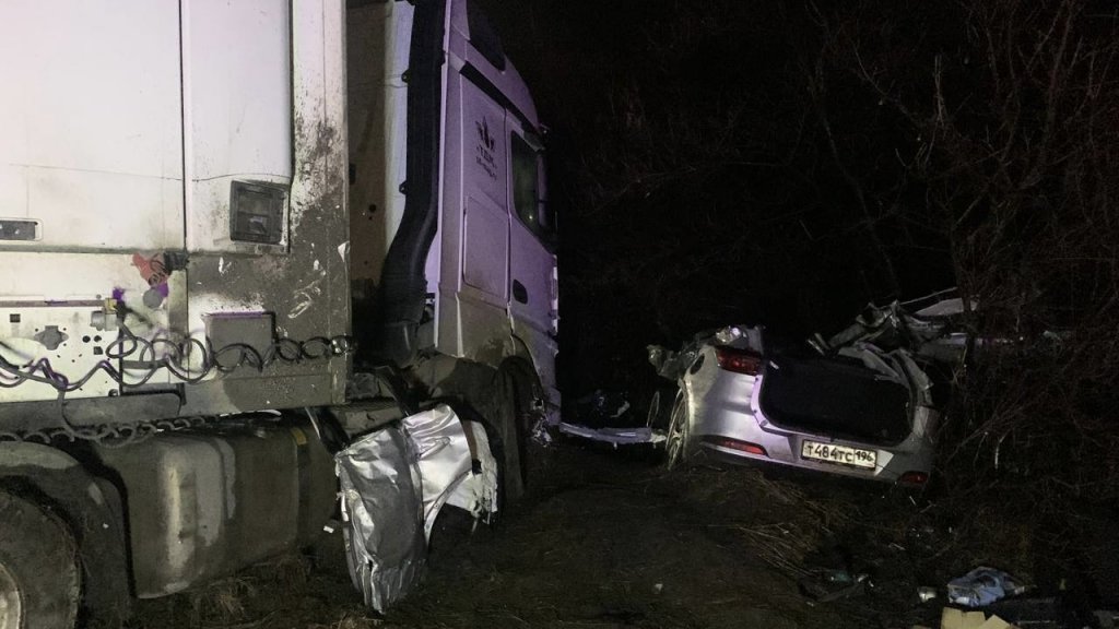 Семья с маленьким ребенком погибла в страшном ДТП на Урале