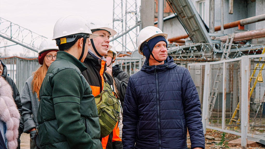 Екатеринбургские школьники на практике проверили законы физики (ФОТО)