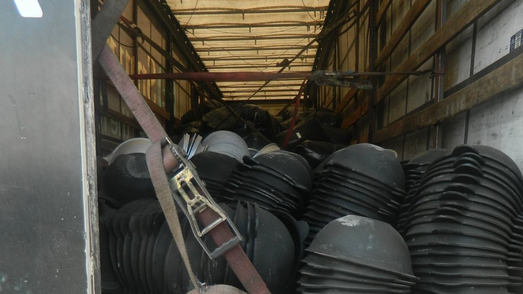 На границе Челябинской области снова развернули крупную партию нелегальных казанов