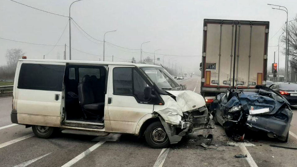 В Курской области микроавтобус с детьми попал в ДТП: пострадали четыре ребенка