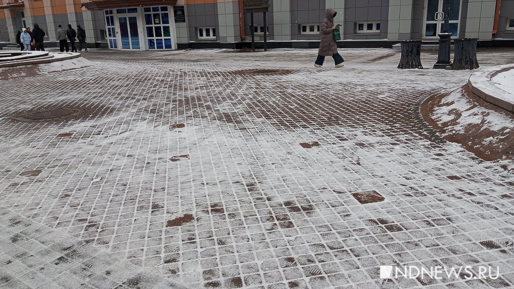 Мэрия: в Екатеринбурге более 150 спецмашин чистят дороги от наледи