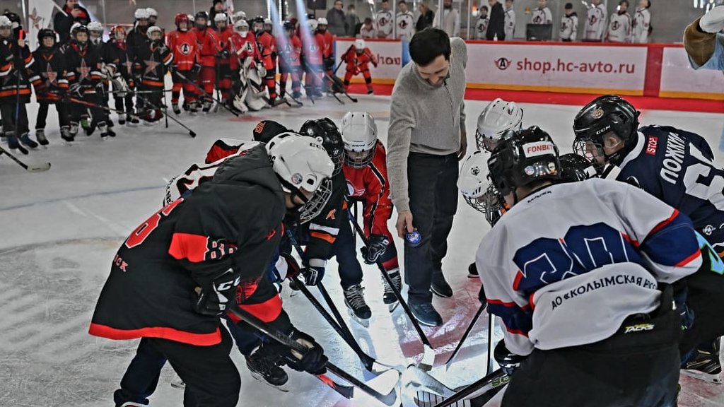 В Верхней Пышме идет большой детский хоккейный турнир