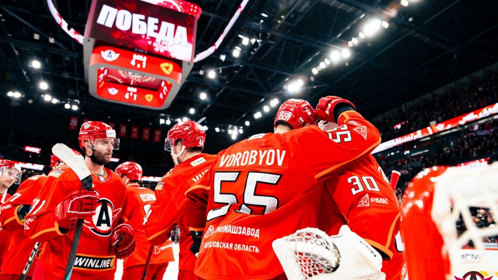 «Автомобилист» с вратарем-дебютантом одержал 500-ю победу в КХЛ