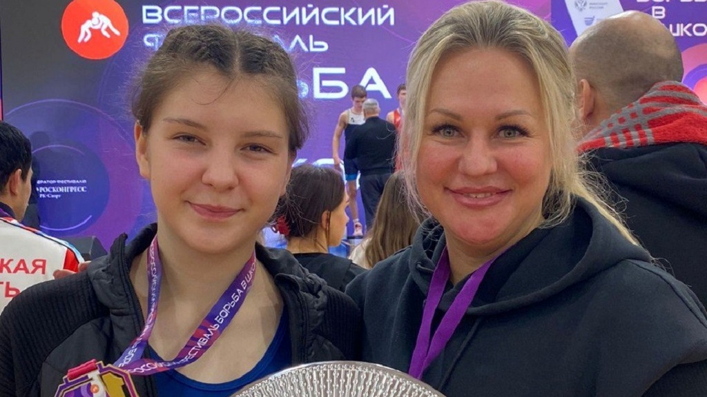 Школьница из Екатеринбурга стала чемпионкой в трех видах спортивной борьбы