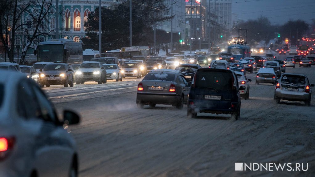 С нового года свердловским водителям начнут выдавать номера с кодом 166