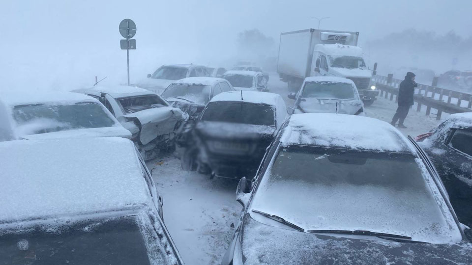 На трассе «Тамбов – Пенза» столкнулись более 20 автомобилей: шесть человек пострадали