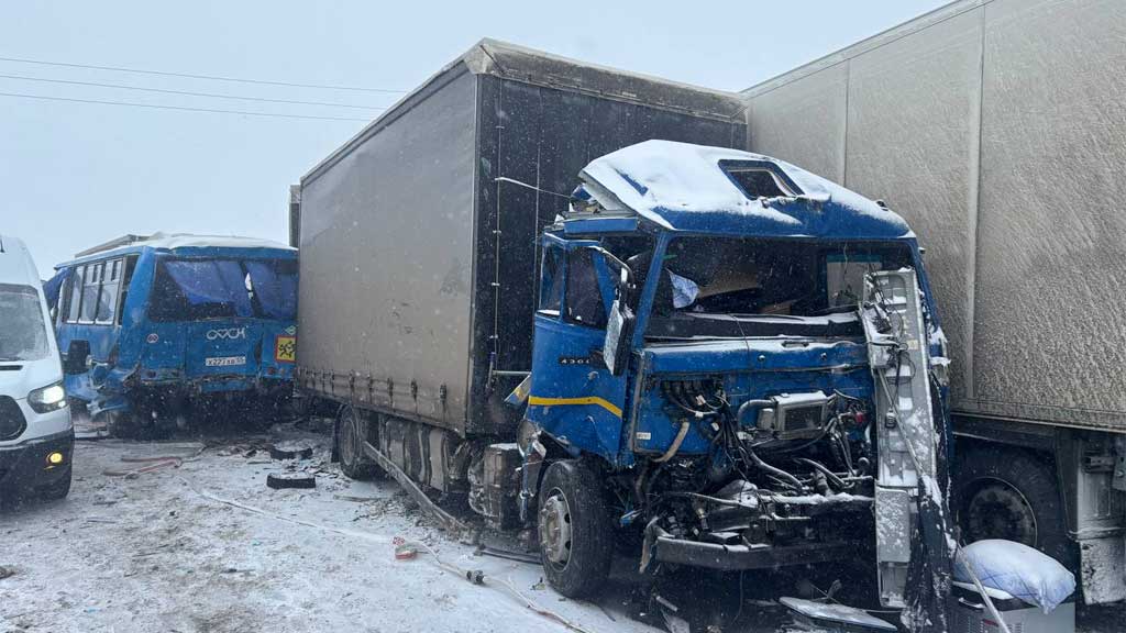 До восьми выросло число раненых в ДТП с автобусом и фурами под Омском