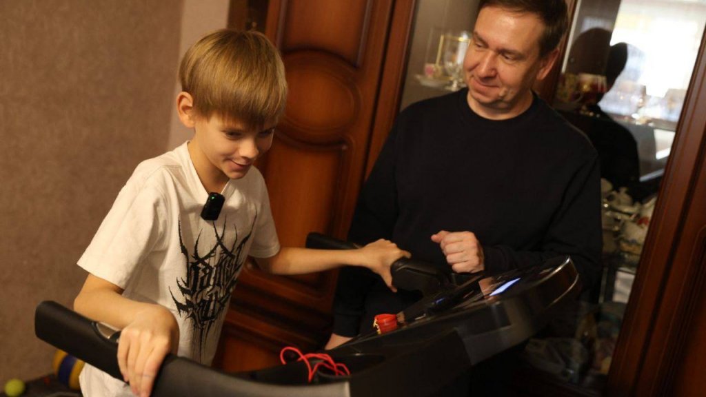 Мальчик с ДЦП получил от благотворителей то, что очень просил на Новый год