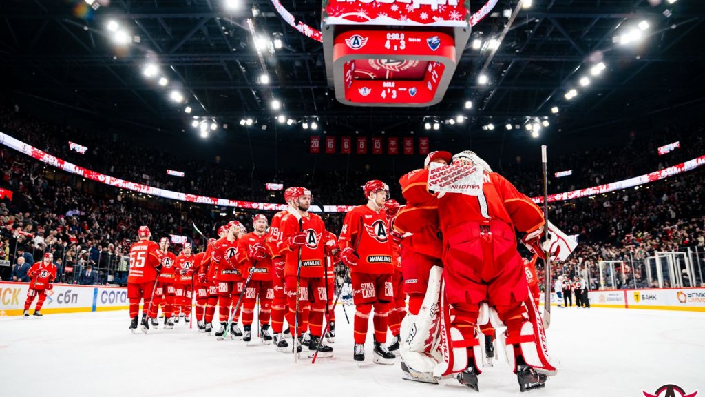 «Автомобилист» обыграл «Ладу» в новогоднем матче в Екатеринбурге