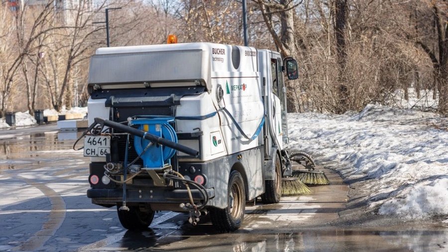 В Екатеринбурге начали мыть улицы