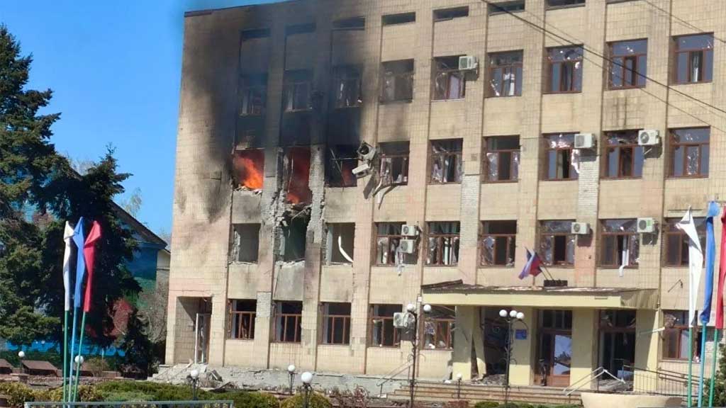 Два человека ранены при ударе ВСУ по зданию администрации в ЛНР
