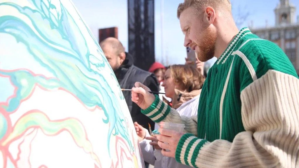 Звезды спорта создали огромную крашенку на Пасху (ФОТО)