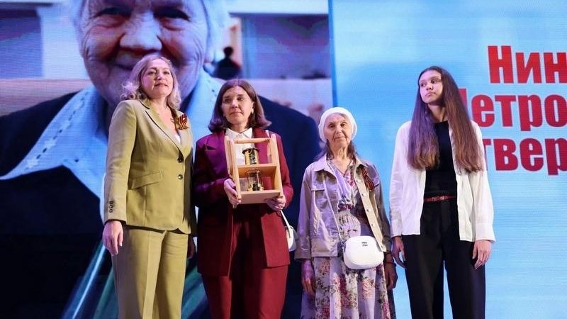 «Огонь памяти» с могилы Неизвестного Солдата передали 94-летней труженице тыла (ФОТО)