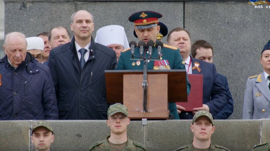 В Екатеринбурге прошел парад Победы (ВИДЕО)