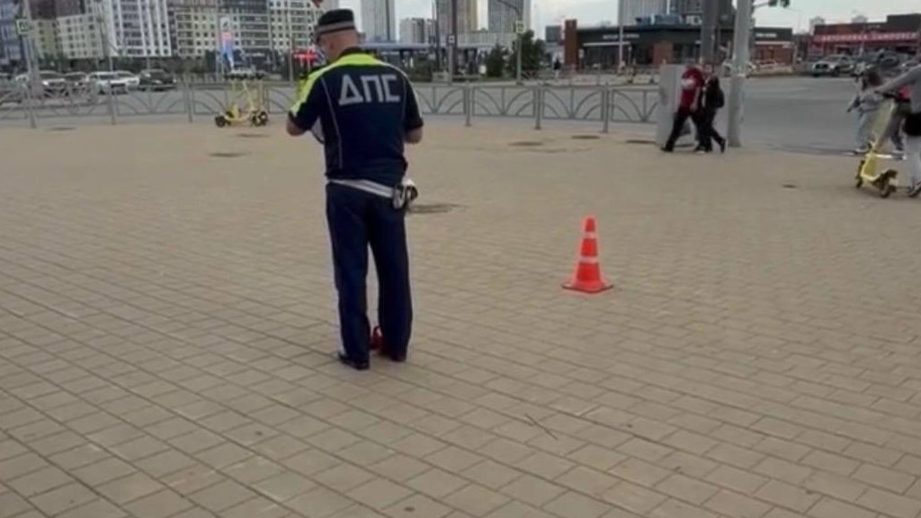 В Академическом 14-летний подросток на кикшеринговом самокате сбил ребенка (ФОТО)
