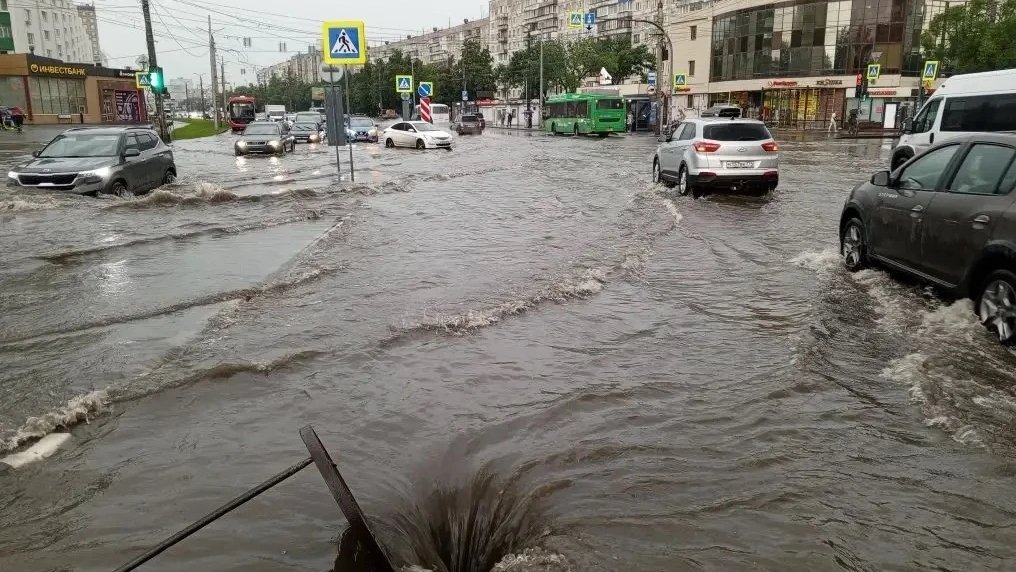 В Челябинске снова затопило улицы
