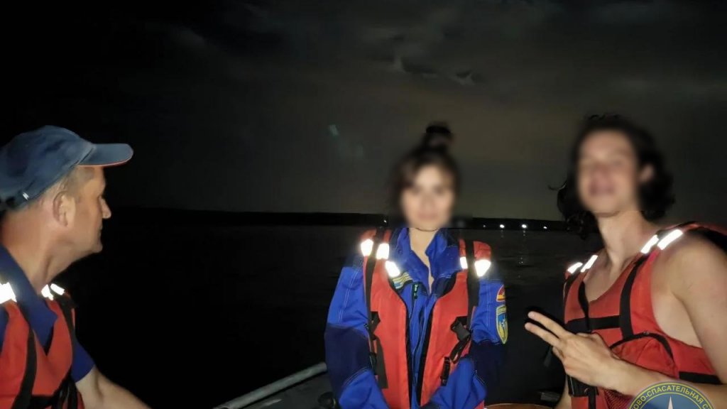 В Челябинской области подростков, уплывших на плоту, пришлось выручать спасателям