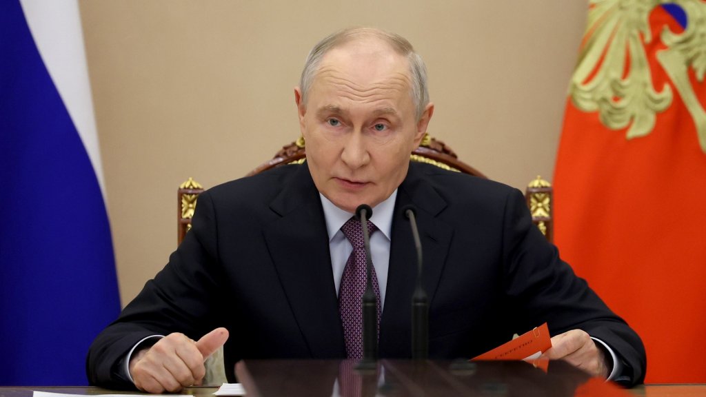 Путин обсудил с членами Совбеза дополнительную антитеррористическую защиту инфраструктуры