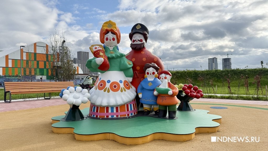 В Академическом открыли детскую площадку в стиле дымковской игрушки (ФОТО)