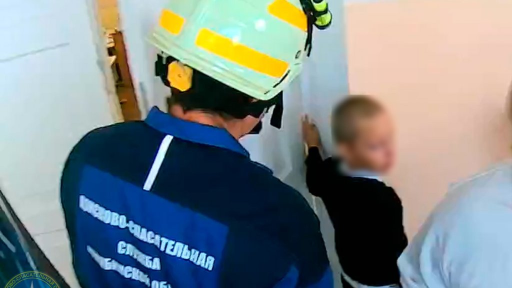 В школе мальчику зажало руку дверью – пришлось вызывать спасателей