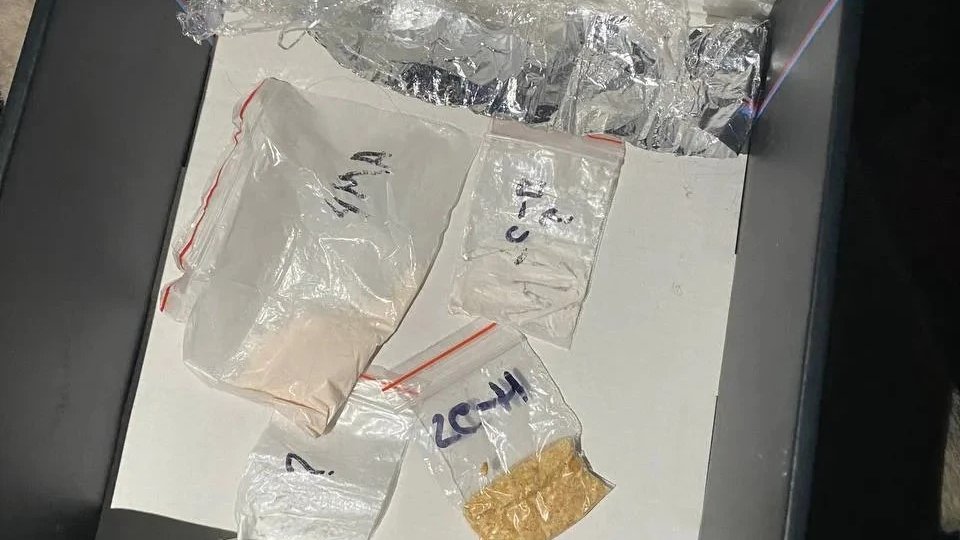 Полицейские задержали нарколаборанта и изъяли более 400 грамм запрещенных веществ