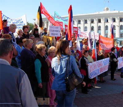 В митинге приняли участие около 300 человек