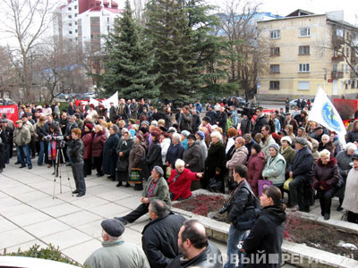 Новый Регион: В Симферополе потребовали отставки мэра и чиновников исполкома (ФОТО)