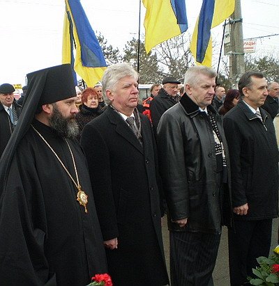 Новый Регион: В Симферополе Колесниченко, Константинов, Бабенко вместе с тягнибоковцами и филаретовцами почтили Шевченко (ФОТО)