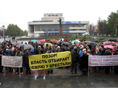 Новый Регион: В Крыму жители сел Вилино, Песчаное и Береговое обвинили Януковича в предвыборном обмане (ФОТО)