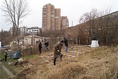 Новый Регион: Жителей Крыма призвали чтить могилы героев Великой Отечественной по примеру сербов (ФОТО)