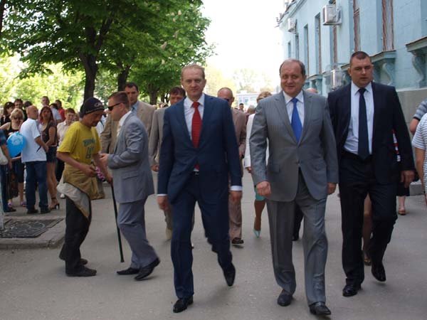 Новый Регион: В Симферополе 1 мая отметили самой массовой демонстрацией за последние годы (ФОТО, ВИДЕО)