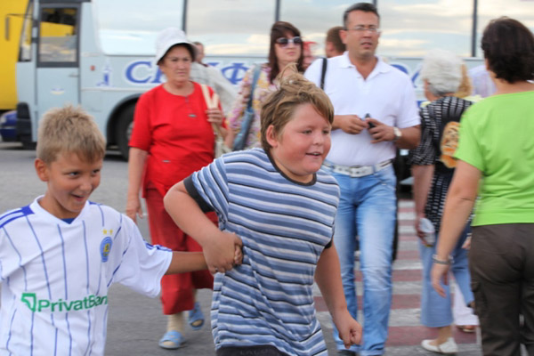 Новый Регион: Жители симферопольского поселка трассу на Ялту (ФОТО)