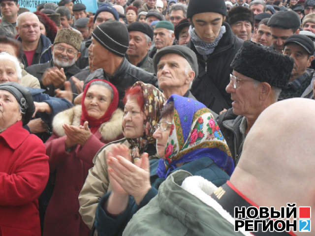 Новый Регион: Участники меджлисовского митинга в Симферополе вступились за татарских карателей (ФОТО)