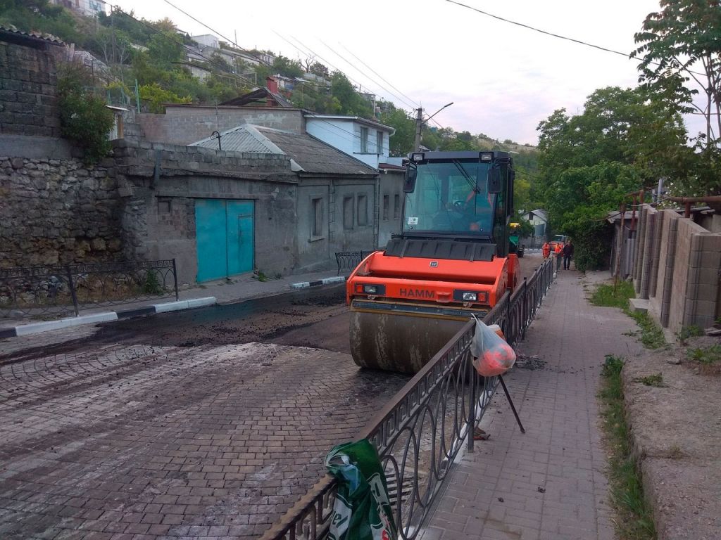 Новый День: В Севастополе через 4 дня открыли дорогу, закрытую на ремонт на 2 месяца: горожане в шоке (ФОТО)