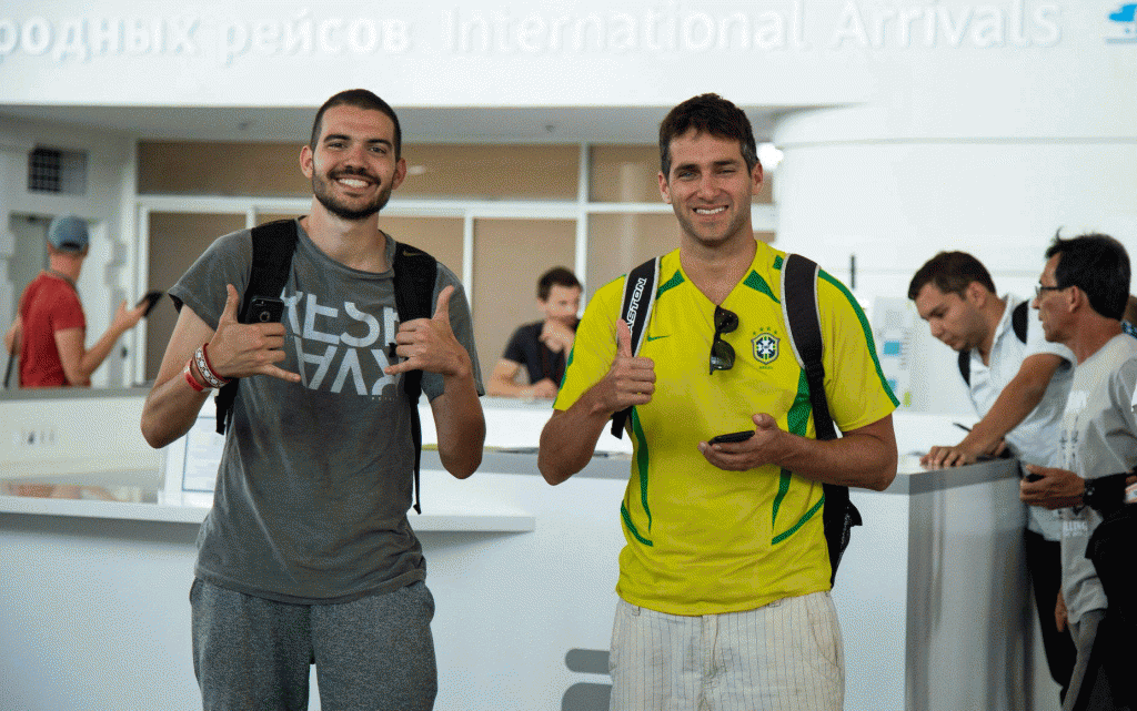 Новый День: Футбольные фанаты Бразилии и Швейцарии залетели в Крым (ФОТО)