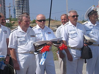 Новый Регион: Во время автопробега под украинскими флагами в Севастополе дважды упала и разбилась икона (ФОТО)