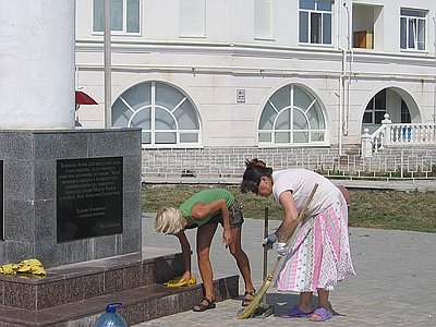 Новый Регион: Во время автопробега под украинскими флагами в Севастополе дважды упала и разбилась икона (ФОТО)