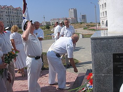 Новый Регион: Во время автопробега под украинскими флагами в Севастополе дважды упала и разбилась икона (ФОТО)