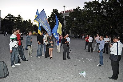 Новый Регион: На акцию в память о Гонгадзе в Севастополе привели 10 студентов с флагами (ФОТО)