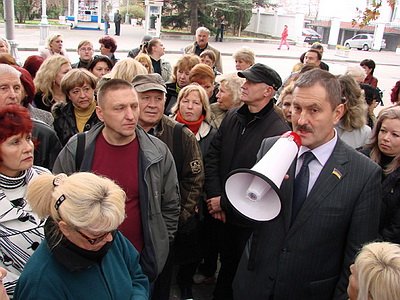 Новый Регион: В Севастополе в годовщину Майдана на митинг вышли коммерсанты и витренковцы (ФОТО)