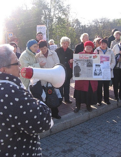 Новый Регион: Оппозиция смогла собрать на митинг в Севастополе около 100 человек (ФОТО)