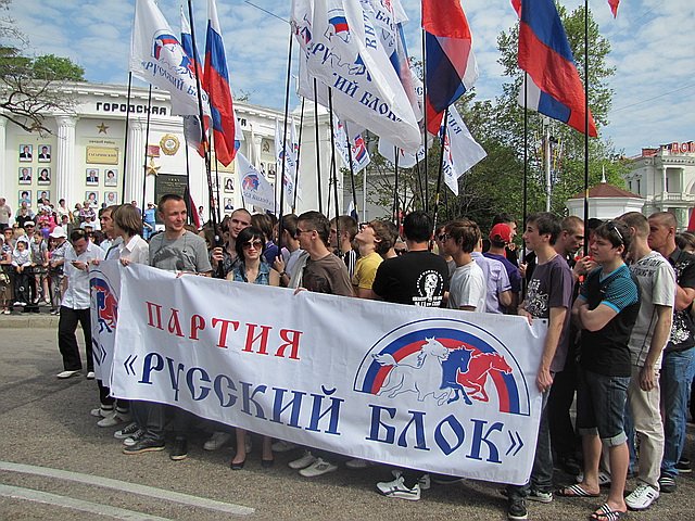 Новый Регион: Первомай в Севастополе обернулся противостоянием оппозиции и партии Януковича (ФОТО, ВИДЕО)