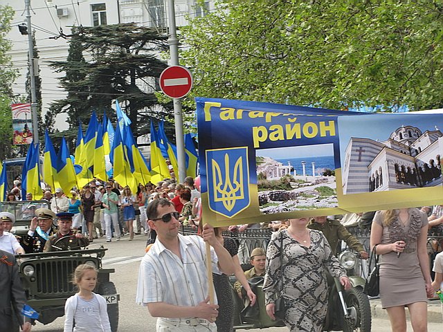 Новый Регион: Первомай в Севастополе обернулся противостоянием оппозиции и партии Януковича (ФОТО, ВИДЕО)