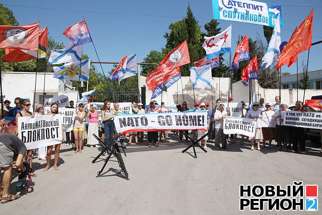 Новый Регион: Янукович + НАТО = маме гроб из военкомата! – пикет в Севастополе (ФОТО, ВИДЕО)