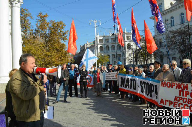 Новый Регион: В Севастополе замгенсека НАТО сбежал от протестующих через черный ход (ФОТО)