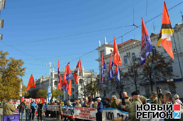 Новый Регион: В Севастополе замгенсека НАТО сбежал от протестующих через черный ход (ФОТО)